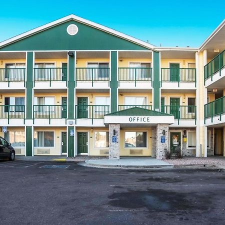 Hometowne Studios By Red Roof Colorado Springs - Airport Zewnętrze zdjęcie