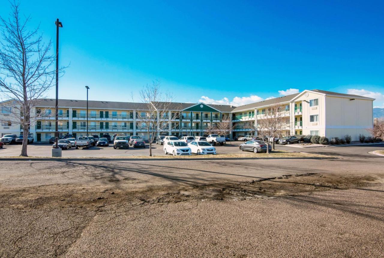 Hometowne Studios By Red Roof Colorado Springs - Airport Zewnętrze zdjęcie