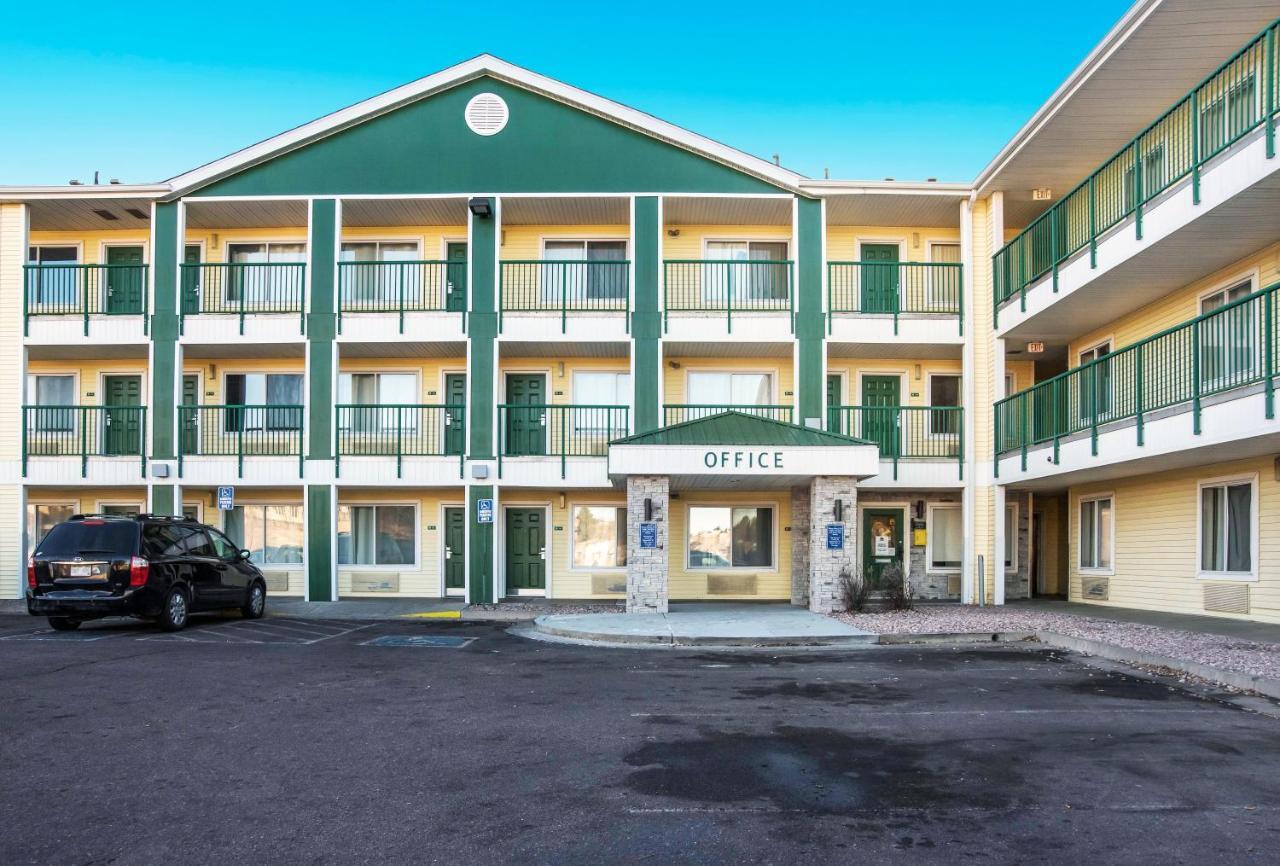 Hometowne Studios By Red Roof Colorado Springs - Airport Zewnętrze zdjęcie