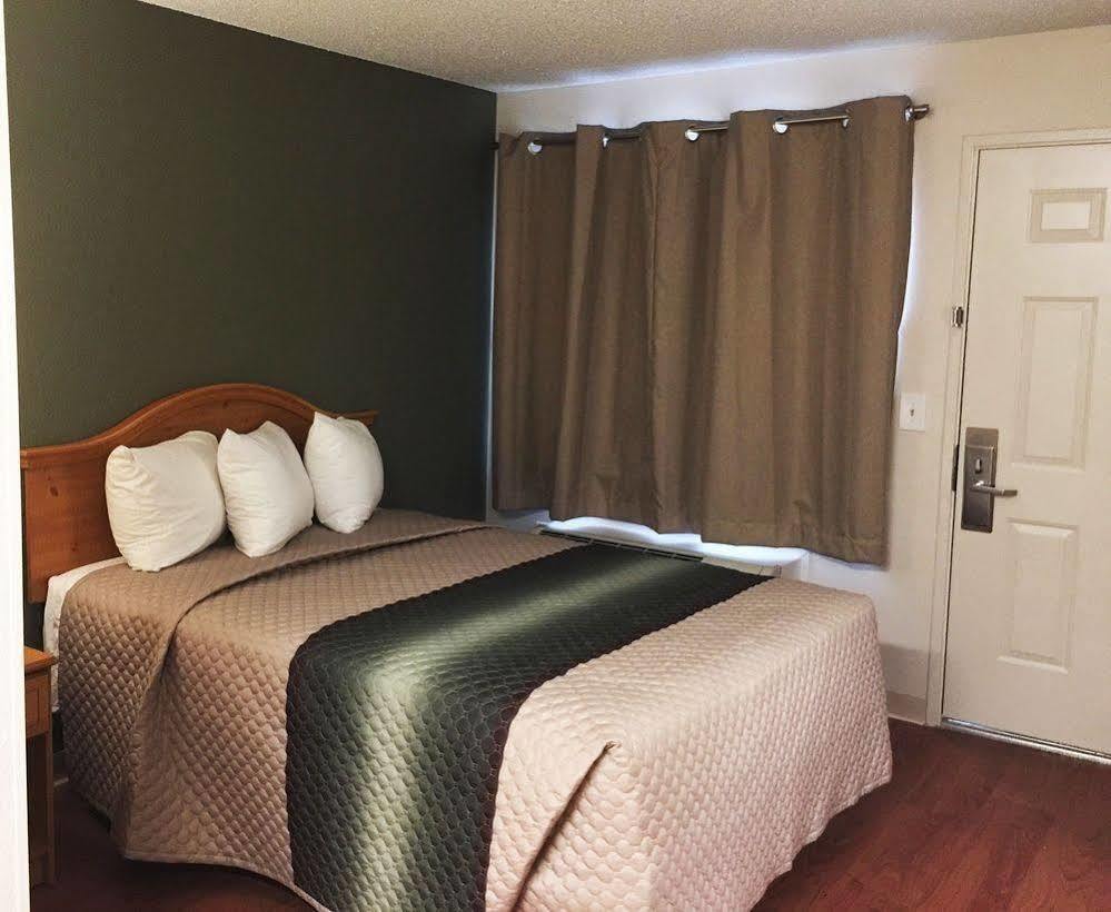 Hometowne Studios By Red Roof Colorado Springs - Airport Zewnętrze zdjęcie